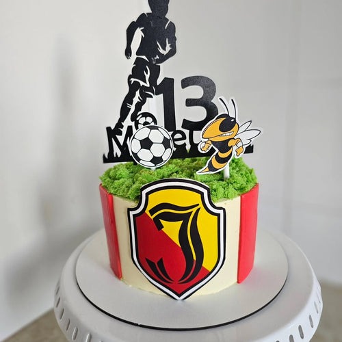 Personalizowany tort z logo klubu piłkarskiego – Słodka Manufaktura Ciechanowiec